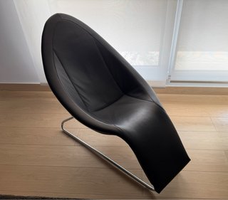 Sillón diseño piel negra y acero cromado