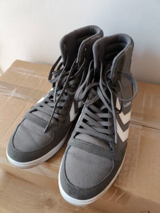 Zapatillas Hummel grises tipo Converse