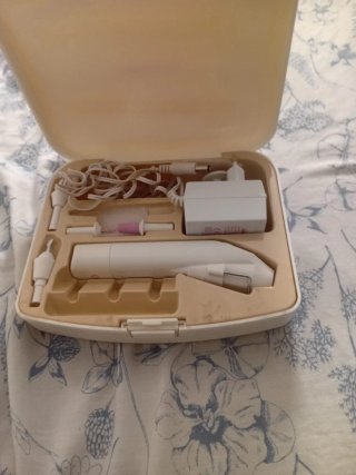 Máquina de uñas Medion blanca