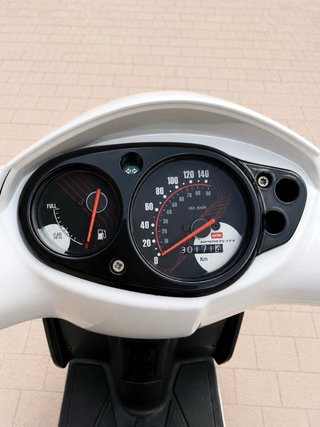 Aprilia Sportcity Scooter Blanca