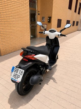 Aprilia Sportcity Scooter Blanca
