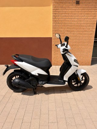 Aprilia Sportcity Scooter Blanca