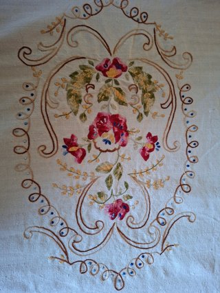 Coperta matrimoniale lino ricamata a mano
