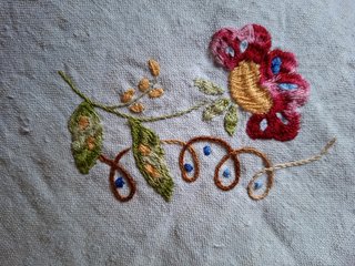 Coperta matrimoniale lino ricamata a mano