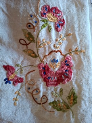 Coperta matrimoniale lino ricamata a mano
