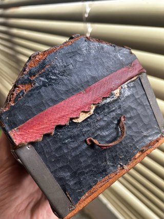 Pequeño baúl antiguo