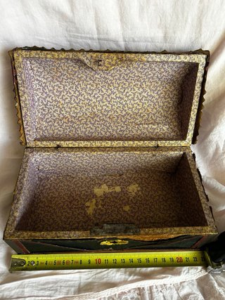 Pequeño baúl antiguo