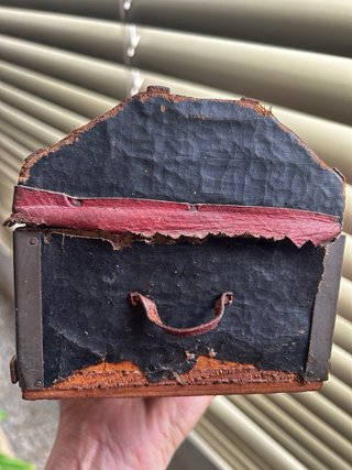 Pequeño baúl antiguo