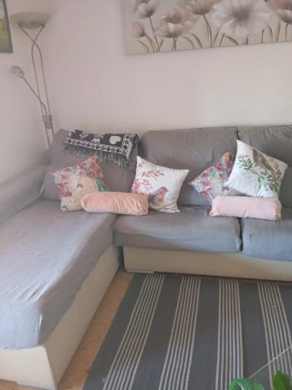 Sofá chaise longue gris,amplio espacio en arcon