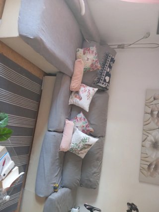 Sofá chaise longue gris,amplio espacio en arcon