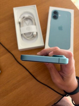 iPhone 16 Azul