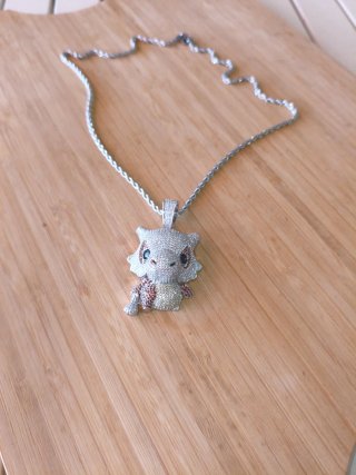 Collar con colgante Pokémon Cubone plateado