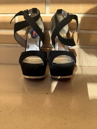 Tacones fiesta negros y plateados talla 37