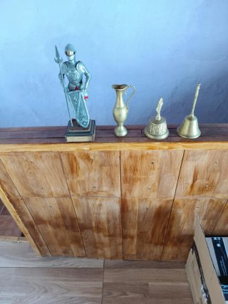Antigüedades: Caballero, Jarra y Campanas