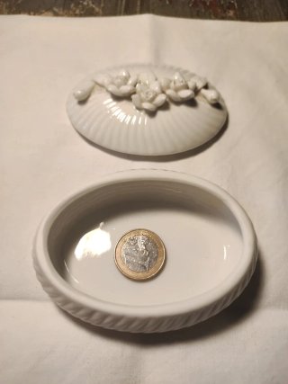 Scatolina portagioie con rose