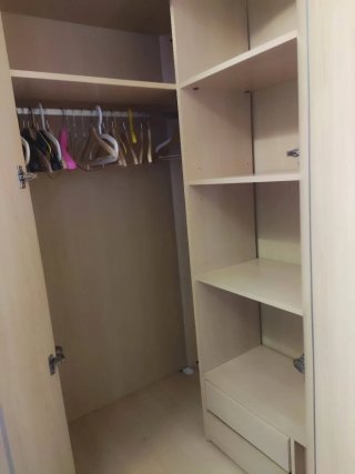 Armario esquinero de madera