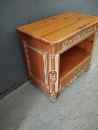 Mesita de noche madera maciza nueva
