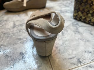 Sandalias cuña beige