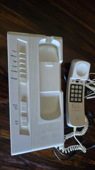 Radio Reloj Despertador Teléfono HITECH