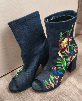 Botines vaqueros azul marino bordados