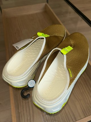 Zuecos Salomon Talla 42 Dorado/Verde Nuevos