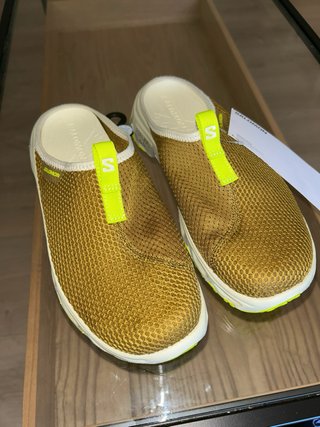Zuecos Salomon Talla 42 Dorado/Verde Nuevos