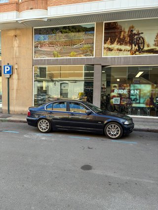 BMW 320i