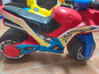 Moto infantil azul y roja