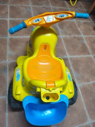 Moto infantil azul y roja