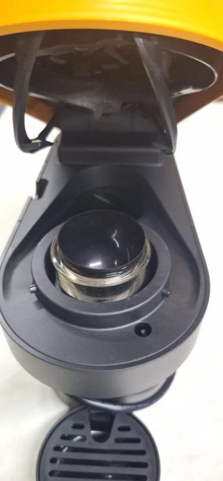 Cafetera Nespresso Vertuo Pop Dorada