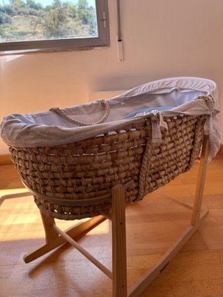 Cuna moisés mimbre y textil