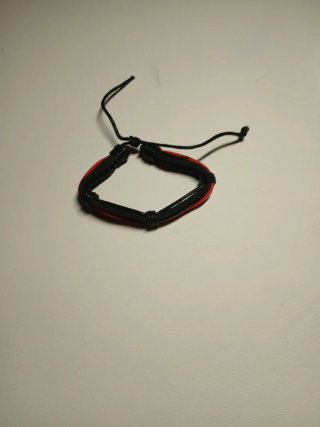 Pulsera Cuero Negra y Roja