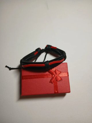 Pulsera Cuero Negra y Roja