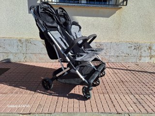 Carro gemelar negro