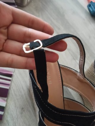 Sandalias negras con cuadros talla 41
