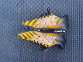 Botas de fútbol Nike Amarillas y Negras