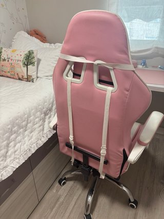 Silla gamer rosa y blanca
