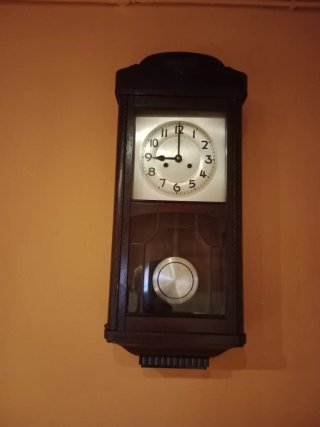Reloj de pared antiguo madera y metal