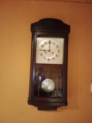 Reloj de pared antiguo madera y metal