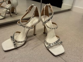 Sandalias Michael Kors Blancas con Pedrería