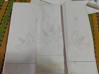 Antiche lenzuola matrimoniali in lino ricamate