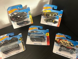Lote 4 Hot Wheels + Ferrari sin abrir