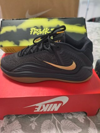 Nike Giannis Freak 7 Negro/Dorado