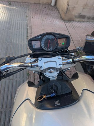 Suzuki GSR Naked Moto