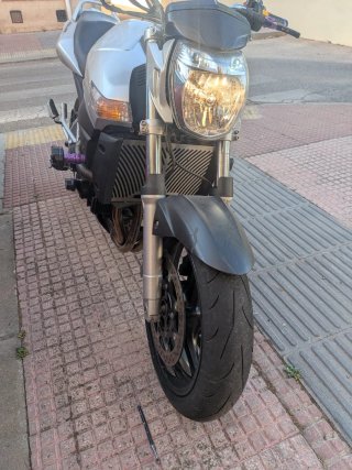 Suzuki GSR Naked Moto