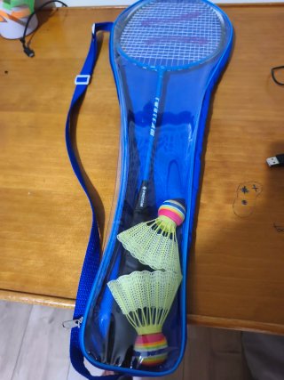 Raqueta bádminton con funda y 2 volantes