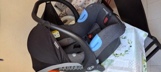 Silla de coche para bebé seminuevo