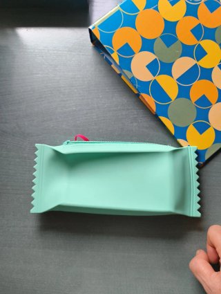 Estuche portatodo silicona. Versátil. + Archivador