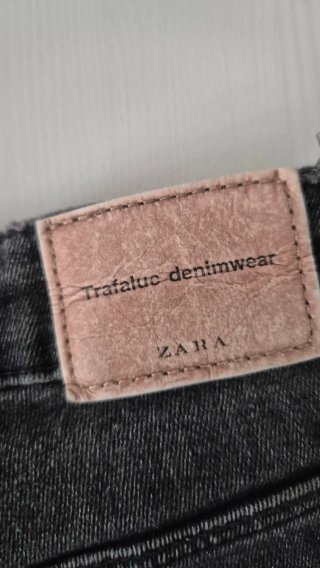 Pantalón vaquero Zara negro