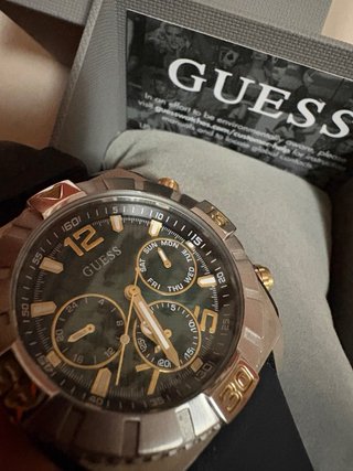 Reloj Guess Hombre Negro y Dorado